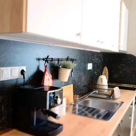Charming 6 M From The Main Street Appartamento
