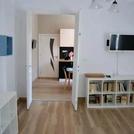 Апартамент Charming 6 M From The Main Street Бургас