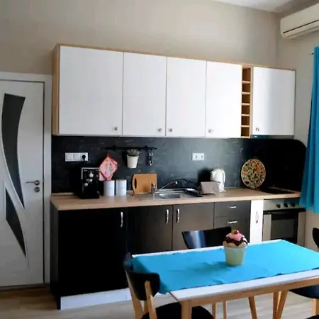 Charming 6 M From The Main Street Appartamento *